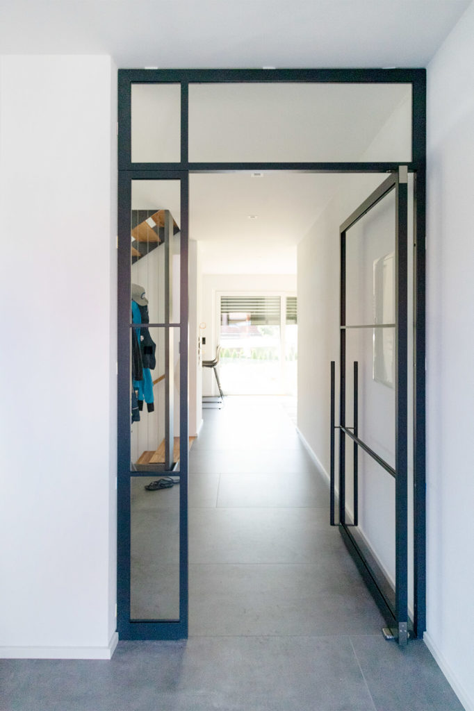 Stahl Meister Stahlmeister Stahl Loft Tuer Schwingtuer Stahlrahmen Stahltuer Pivottuer Raumtrenner Flurtuer Designtuer Bauhaus Lofttuer Steel Door Img 4082