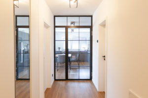 Stahl Meister Stahlmeister Stahl Loft Tuer Raumtrenner Drehtuer Glastrennwannd Lofttuer Bauhaus Design Industrial Door Steel Door Tuer Flur Urban Living Img 8456