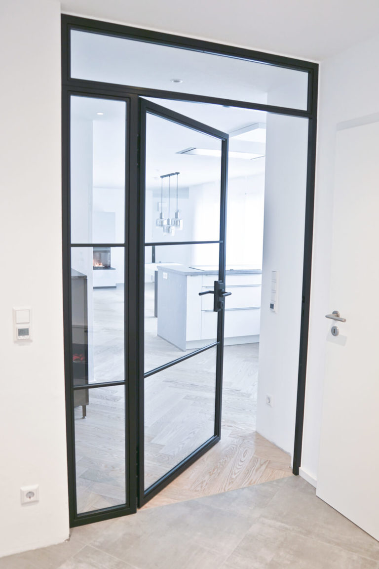 Stahl Meister Stahlmeister Stahl Loft Tuer Drehtuer Schlosskasten Lofttuer Glastrennwand Raumtrenner Windfang Steeldoor Industrialdoor 01