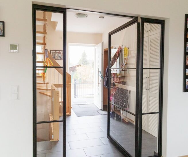 Stahl Meister Stahlmeister Pivottuer Stahl Loft Tuer Design Tuer Glastuer Stahltuer Lofttuer Windfang Raumtrenner Glastrennwand Steel Door Industrial Door Img 4363