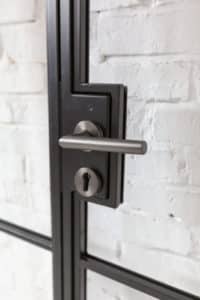 Stahl Meister Stahlmeister Stahl Loft Tuer Glastrennwand Drehtuer Seitenteil Windfang Schlosskasten Steelloftdooor Steeldoor Industrial Door Loftdoor Designture Img 9880