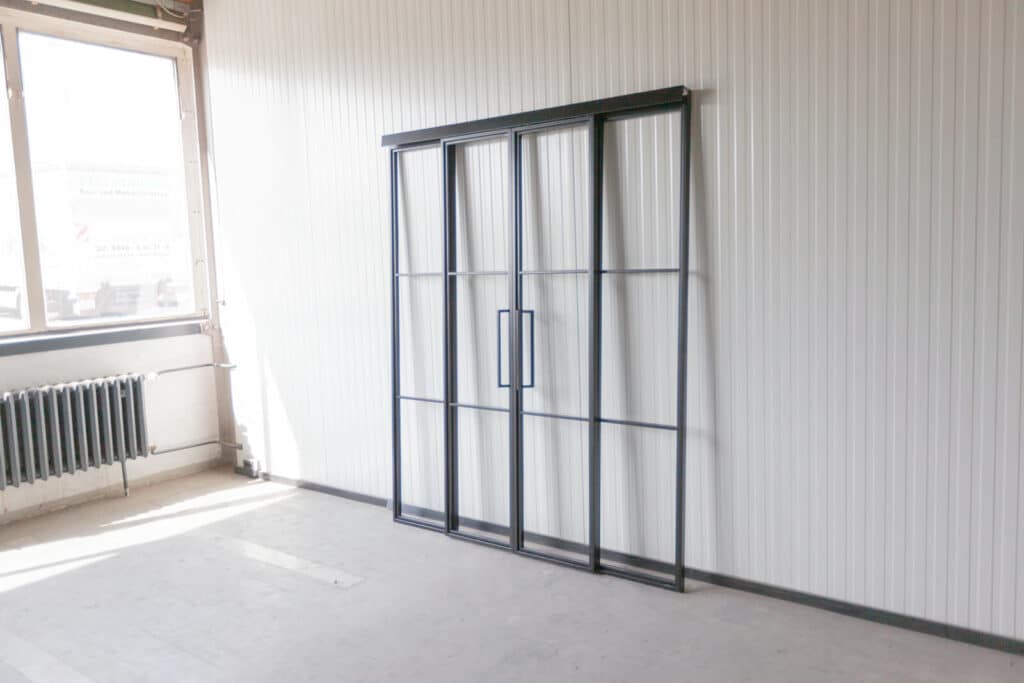 Stahl Meister Stahlmeister Stahl Loft Tuer Schiebetuer Doppelschiebetuer Windfang Raumtrenner Glastrennwand Loft Steeldoor Industrial Door Glastuer Bauhaustuer Img 0979