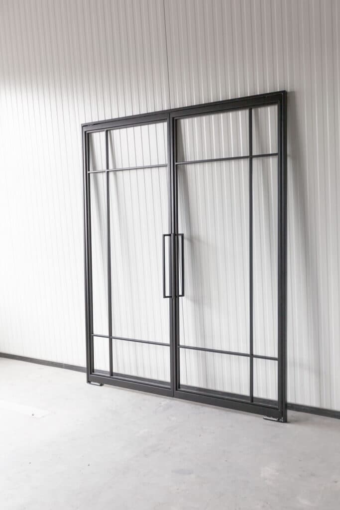 Stahl Meister Stahlmeister Pivottuer Pivoit Schwingtuer Pendeltuer Stahl Loft Tuer Lofttuer Glastuer Stahlrahmen Bauhaus Design Loftdoor Industrial Door Iimg 0915