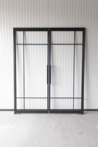 Stahl Meister Stahlmeister Pivottuer Pivoit Schwingtuer Pendeltuer Stahl Loft Tuer Lofttuer Glastuer Stahlrahmen Bauhaus Design Loftdoor Industrial Door Iimg 0916