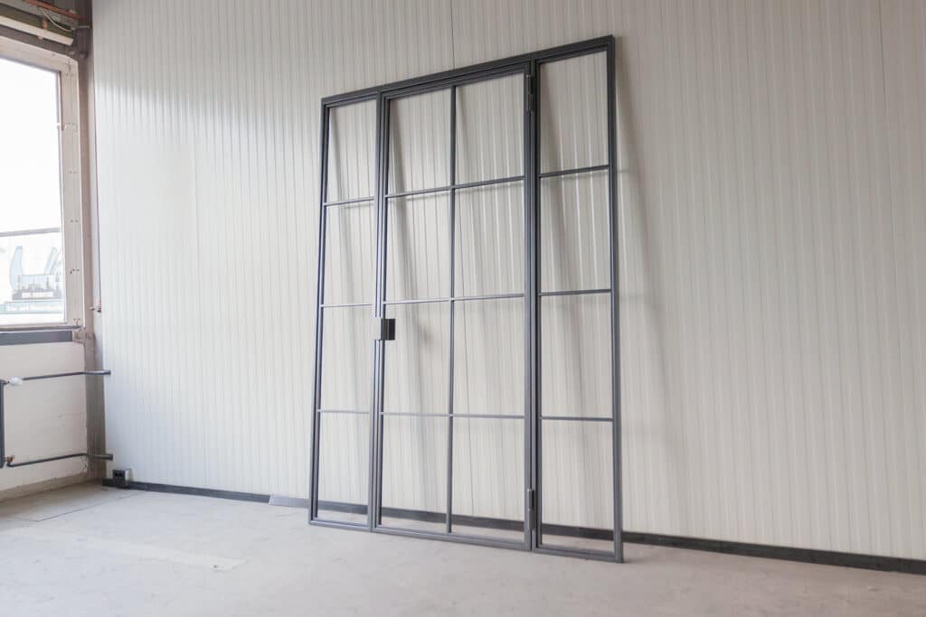 Stahl Meister Stahlmeister Glastreennwand Stahl Loft Tuer Windfang Lofttuer Stahlrahmen Glastuer Drehtur Metallrahmen Steeldoor Loftdoor Bauhaus Tuer Img 1009