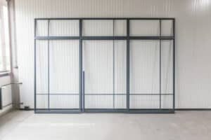 Stahl Meister Stahlmeister Tuer Glastrennwand Windfang Schwingtuer Pivot Pivottuer Trennwand Lofttuer Glaswand Raumtrenner Img 1265