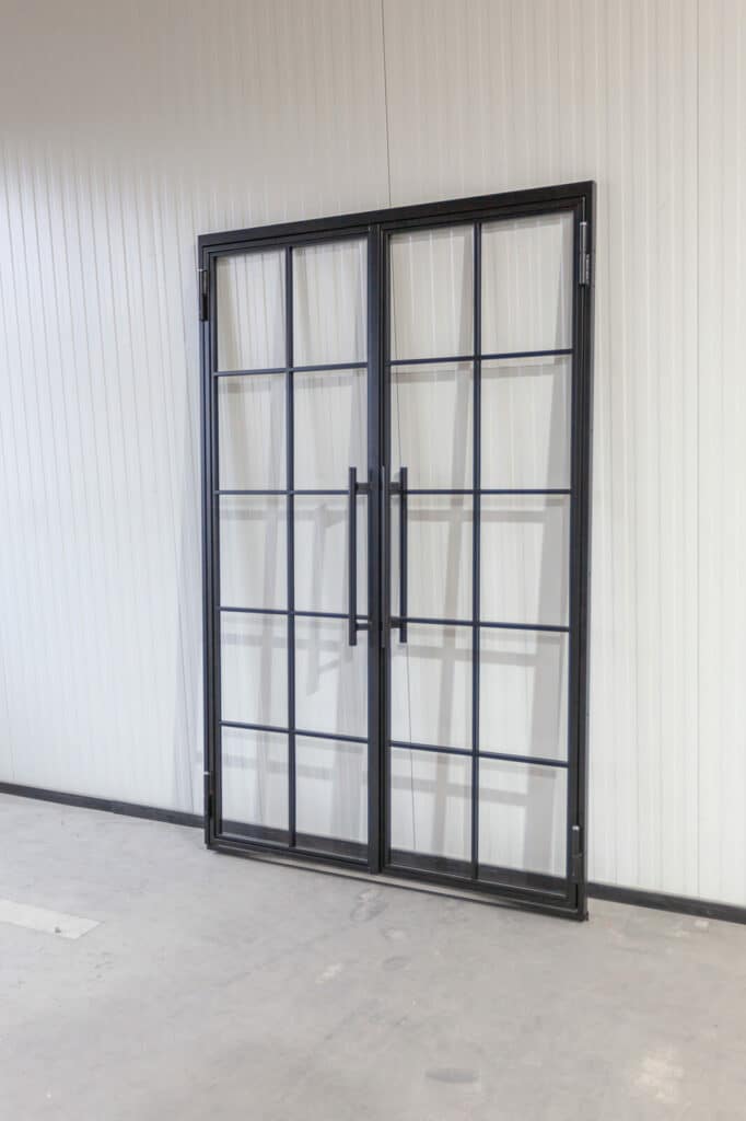 Stahl Meister Stahlmeister Stahl Loft Tuer Drehtuer Doppeltuer Lofttuer Stahltuer Glastuer Windfang Designtuer Bauhausdesign Bauhaustuer Industrial Style Mg 1330
