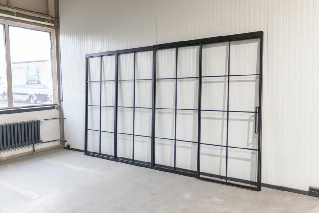 Stahl Meister Stahlmeister Stahl Loft Tuer Schiebetuer Glastrennwand Windfang Raumtrenner Bauhaus Tuer Lofttuer Designtuer Stahlrahmen Glastuer Img 1340
