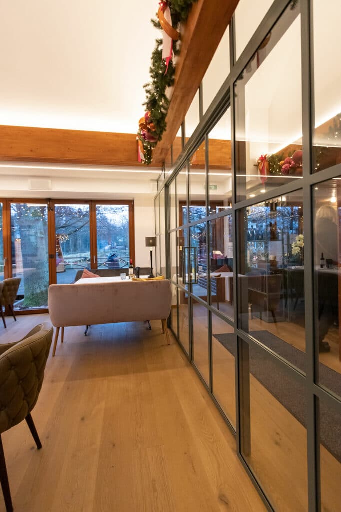 Stahl Meister Stahlmeister Loft Stahl Stahl Loft Tuer Glastrennwand Windang Doppel Schiebetuer Lofttuer Design Glas Stahlrahmen Steel Frame Dachschraege Sonderbau Glaswand Raumtrenner Raumteiler Img 4633