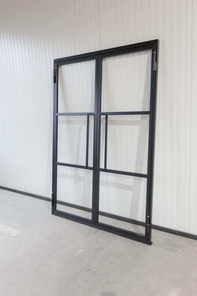 Stahl Meister Stahlmeister Stahl Loft Tuer Drehtuer Doppeltuer Lofttuer Stahltuer Glastuer Windfang Designtuer Bauhausdesign Bauhaustuer Industrial Style Img 2900img 1418