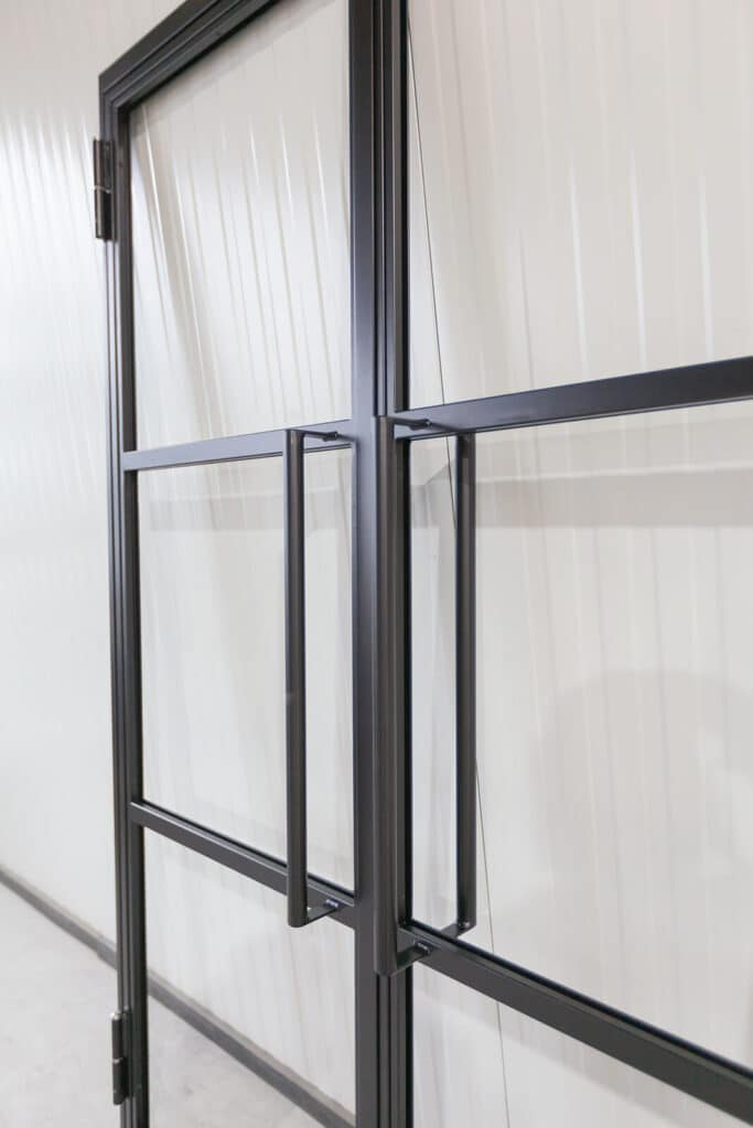 Stahl Meister Stahlmeister Stahl Loft Tuer Drehtuer Doppeltuer Lofttuer Stahltuer Glastuer Windfang Designtuer Bauhausdesign Bauhaustuer Industrial Style Img 2900img 1419