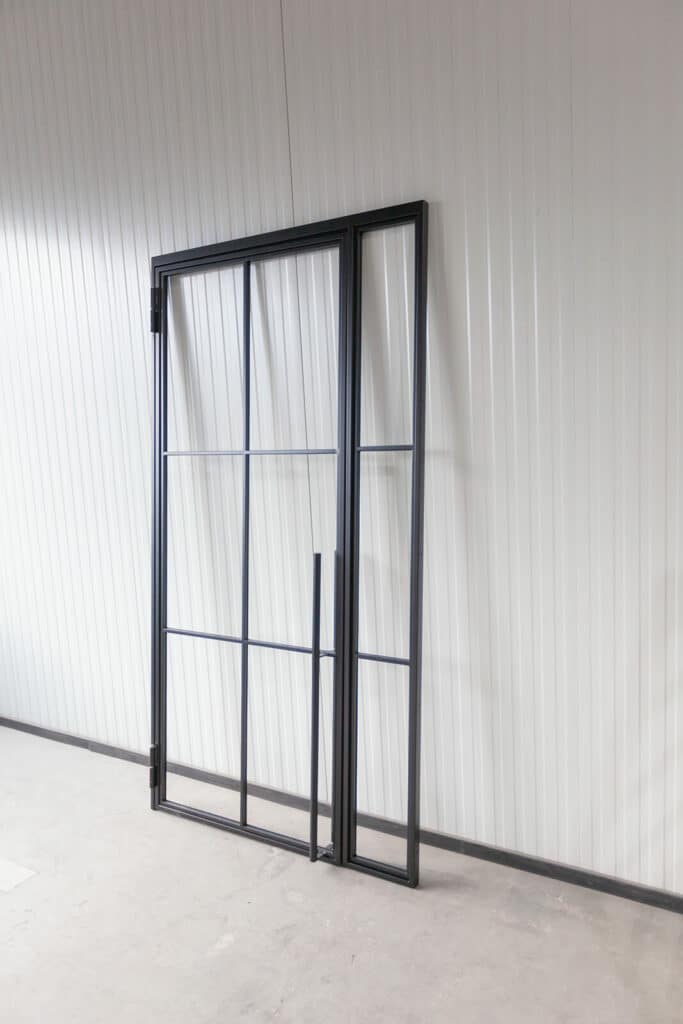 Stahl Meister Stahlmeister Stahl Loft Tuer Drehtuer Glastrennwand Lofttuer Stahltuer Glastuer Windfang Designtuer Bauhausdesign Bauhaustuer Industrial Style Img 1440