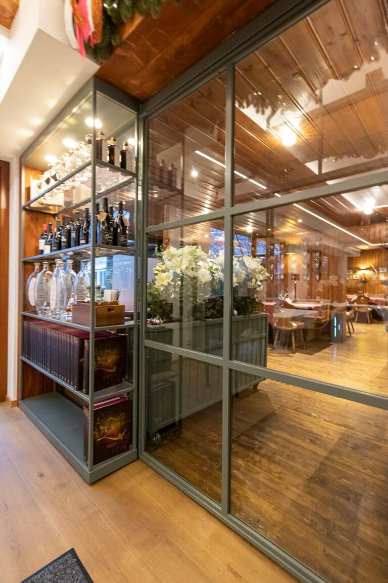 Stahl Meister Stahlmeister Stahl Loft Tuer Glastrennwand Windang Doppel Schiebetuer Lofttuer Design Glas Stahlrahmen Steel Frame Dachschraege Sonderbau Glaswand Raumtrenner Raumteiler Img 4647