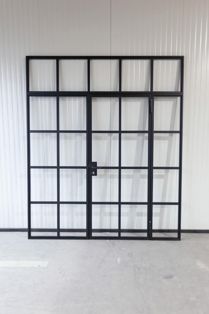 Stahl Meister Stahlmeister Glastrennwand Stahl Loft Tuer Windfang Lofttuer Stahlrahmen Glastuer Drehtur Metallrahmen Steeldoor Loftdoor Bauhaus Tuer Img 2954