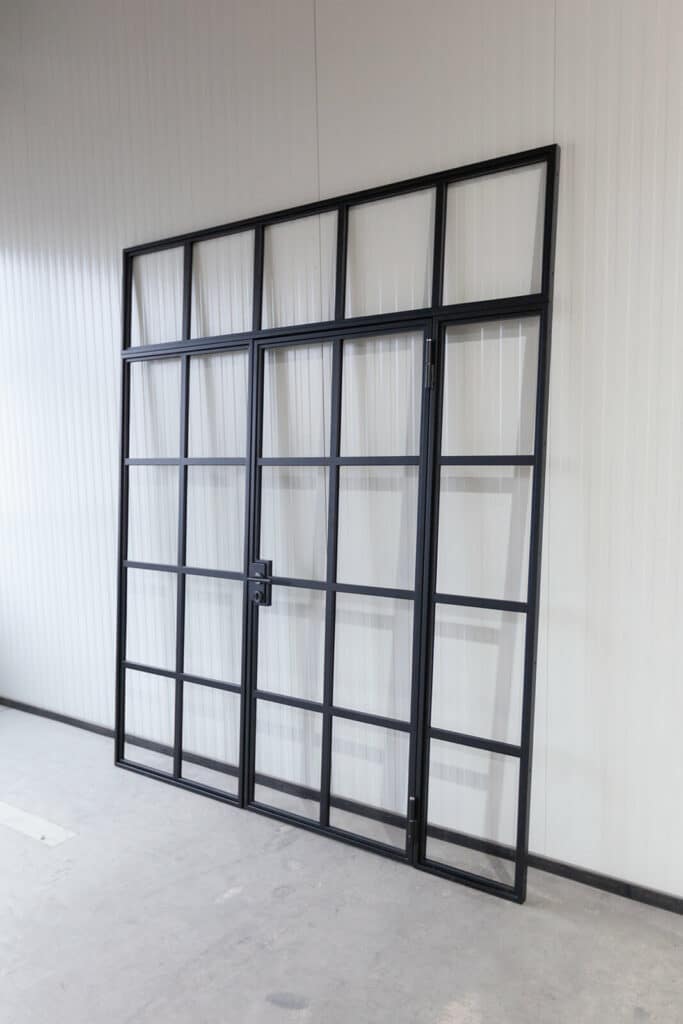 Stahl Meister Stahlmeister Glastrennwand Stahl Loft Tuer Windfang Lofttuer Stahlrahmen Glastuer Drehtur Metallrahmen Steeldoor Loftdoor Bauhaus Tuer Img 2956