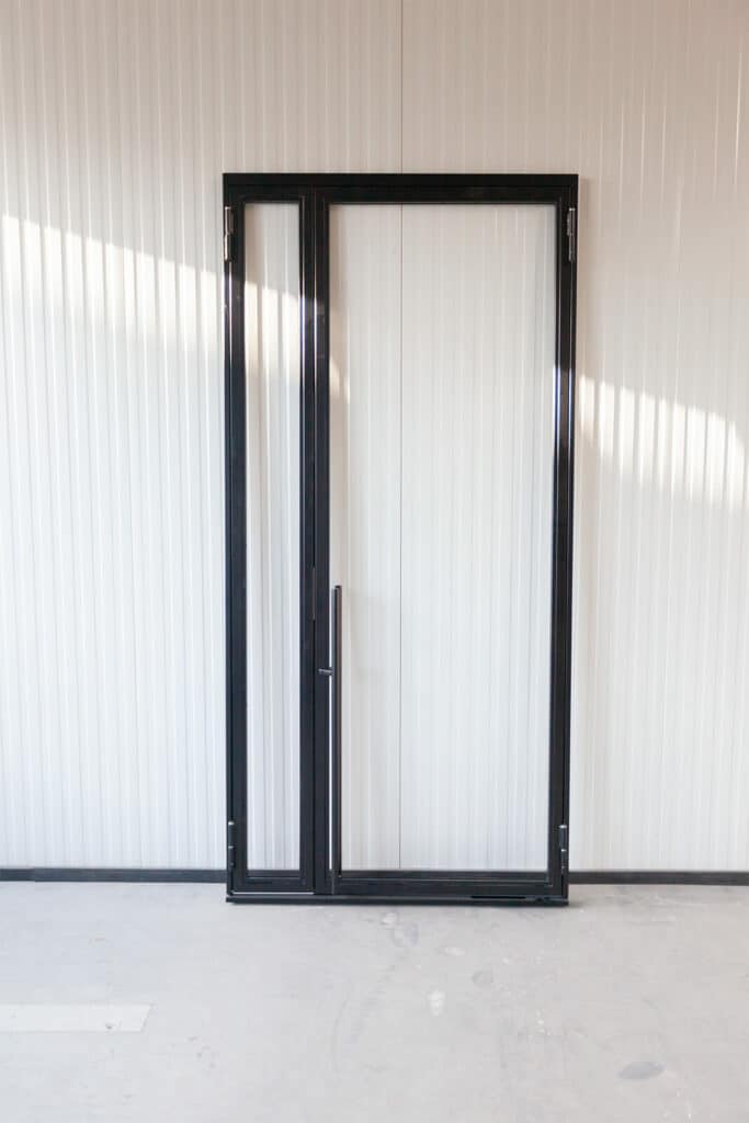 Stahl Meister Stahlmeister Stahl Loft Tuer Drehtuer Glastrennwand Lofttuer Stahltuer Glastuer Windfang Designtuer Bauhausdesign Bauhaustuer Industrial Style Doppeldrehtuer Img 2923
