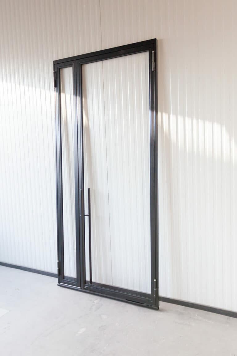 Stahl Meister Stahlmeister Stahl Loft Tuer Drehtuer Glastrennwand Lofttuer Stahltuer Glastuer Windfang Designtuer Bauhausdesign Bauhaustuer Industrial Style Doppeldrehtuer Img 2925