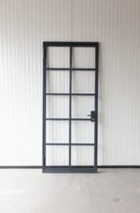 Stahl Meister Stahlmeister Stahl Loft Tuer Drehtuer Glastrennwand Lofttuer Stahltuer Glastuer Windfang Designtuer Bauhausdesign Bauhaustuer Industrial Style Tuerdruecker Ral7016 Anthrazit Img 2932