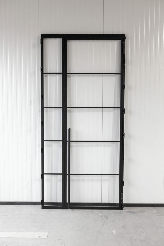 Stahl Meister Stahlmeister Loft Tuer Windfang Drehtuer Lofttuer Glas Metall Schwarz Design Glastrennwand Seitenteil Img 3014