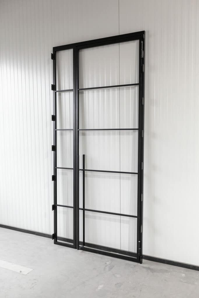 Stahl Meister Stahlmeister Loft Tuer Windfang Drehtuer Lofttuer Glas Metall Schwarz Design Glastrennwand Seitenteil Img 3016
