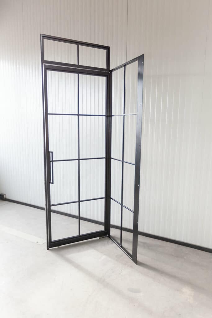 Stahl Meister Stahlmeister Stahl Loft Tuer Pivot Schwingtuer Windfang Glastrennwand Designtuer Bauhaustuer Loft Industrial Style Badtuer Img 3010