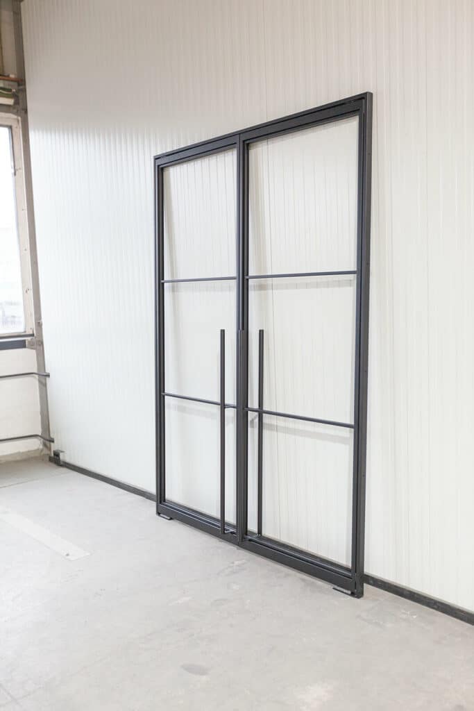Stahl Meister Stahlmeister Stahl Loft Tuer Pivot Schwingtuer Windfang Glastrennwand Designtuer Bauhaustuer Loft Industrial Style Doppeltuer Feinstruktur Img 3086