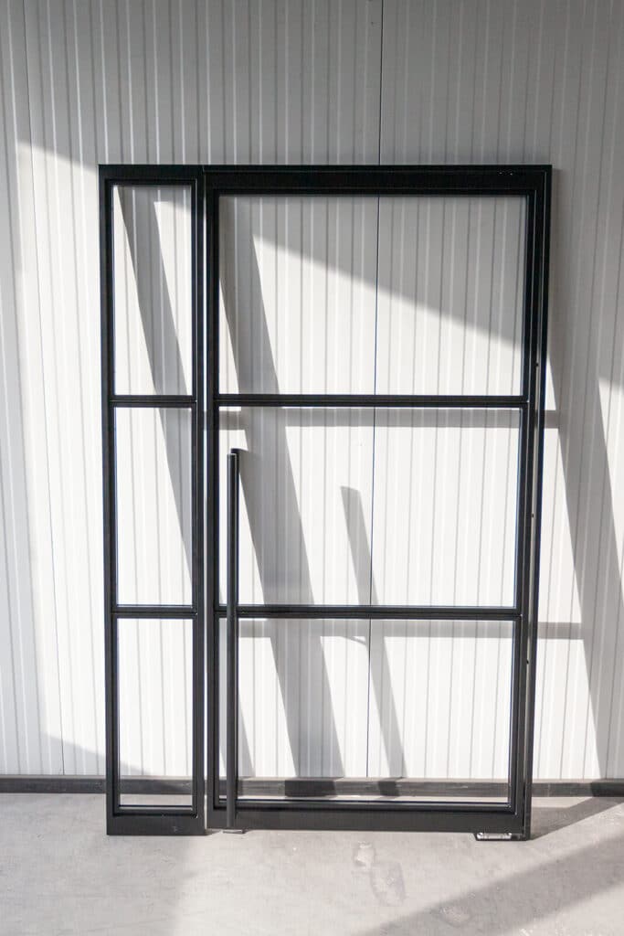Stahl Meister Stahlmeister Stahl Loft Tuer Stahlrahmen Metall Glas Glastrennwand Windfang Loft Designtuer Bauhaus Schwarz Loftdoor Pivot Schwingtuer Img 3065