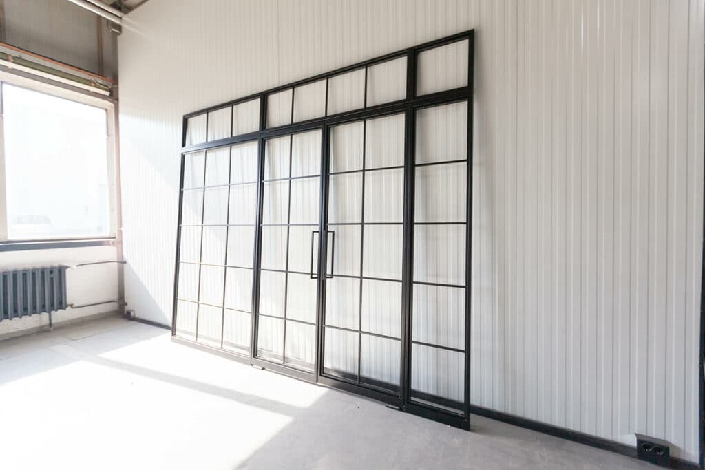 Stahl Meister Stahlmeister Stahl Loft Tuer Stahlrahmen Pivot Schwingtuer Metall Glas Glastrennwand Windfang Loft Designtuer Bauhaus Schwarz Loftdoor Img 3169