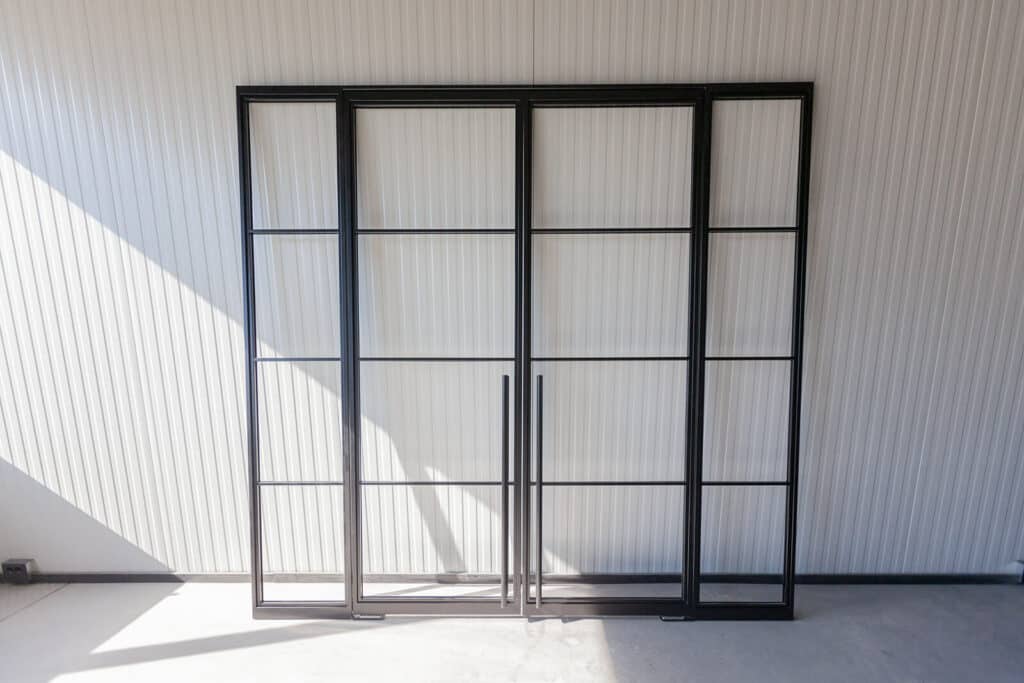 Stahl Meister Stahlmeister Loft Stahl Glastrennwand Pivot Schwingtuer Raumtrenner Lofttuer Lofttueren Designtueren Loftdoor Glaswand Pendeltuer Buahaus Design Img 3205