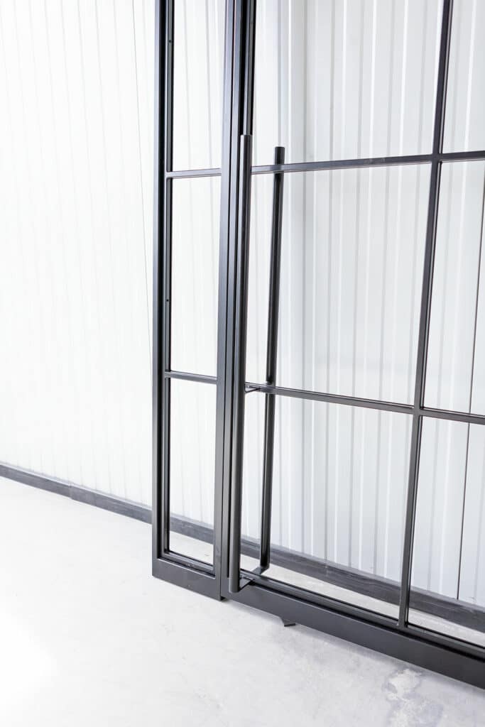 Stahl Meister Stahlmeister Loft Stahlde Drehtuer Stahl Loft Tuer Designtuer Glasrahmen Glas Stahlrahmen Metall Rahmen Designtuer Windfang Tuer Bauelement Glastrennwand Seitenteil Oberlicht 826a0417