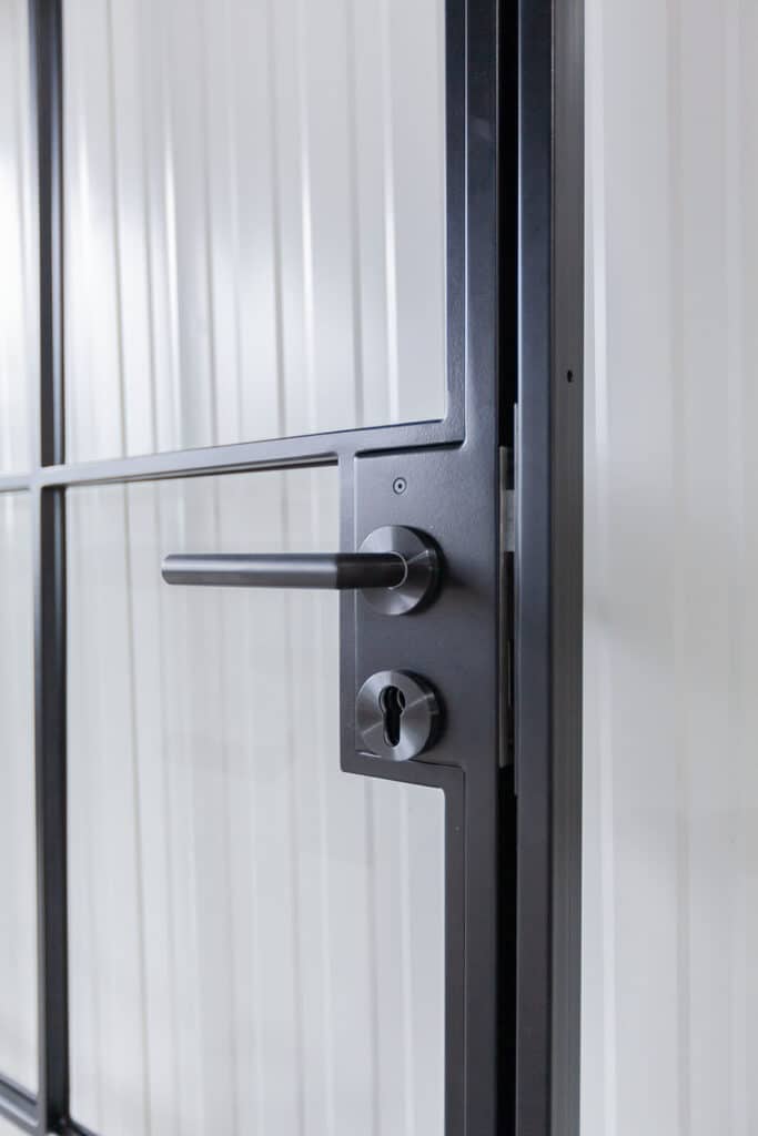 Stahl Meister Stahlmeister Loft Tuer Einzeltuer Drehtuer Designtuer Stahlrahmen Loftdoor Windfang Raumtrenner Img 3254