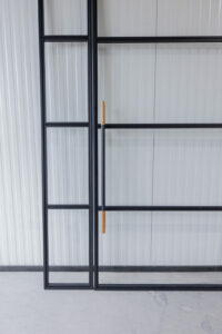 Stahl Meister Stahlmeister Schiebetuer Stahl Loft Tuer Glastuer Stahlrahmen Schwarz Lofttuer Metall Raumtrenner Windfang Glastrennwand Holz Rundstange Griff Eiche 826a0402