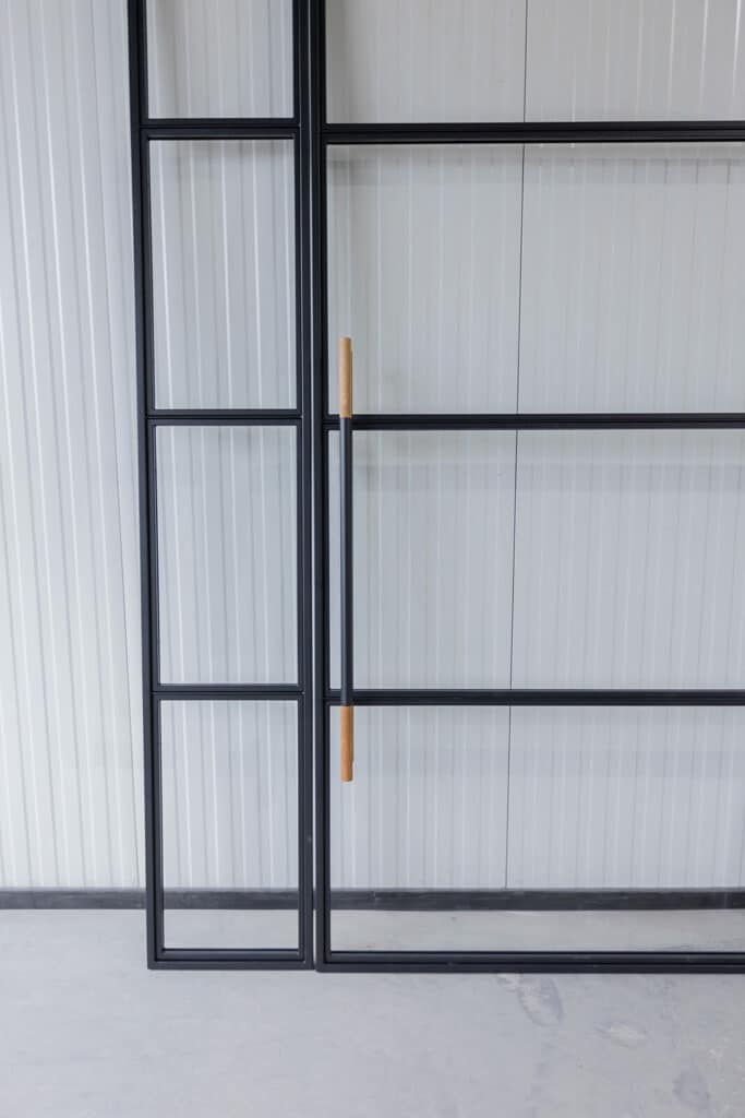 Stahl Meister Stahlmeister Schiebetuer Stahl Loft Tuer Glastuer Stahlrahmen Schwarz Lofttuer Metall Raumtrenner Windfang Glastrennwand Holz Rundstange Griff Eiche 826a0402