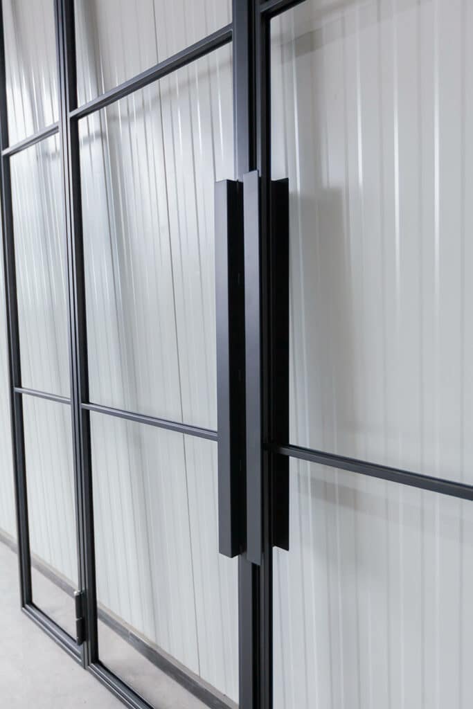 Stahl Meister Stahlmeister Stahl Loft Tuer Glastrennwand Doppeltuer Drehtuer Lofttuer Stahlrahmen Bauhaus Tuer Designtuer Glastuer Windfang Raumtrenner Img 3240