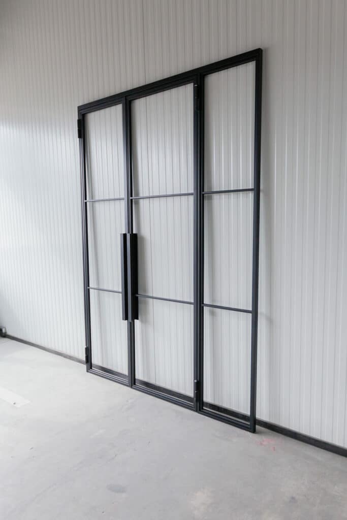 Stahl Meister Stahlmeister Stahl Loft Tuer Glastrennwand Doppeltuer Drehtuer Lofttuer Stahlrahmen Bauhaus Tuer Designtuer Glastuer Windfang Raumtrenner Img 3245