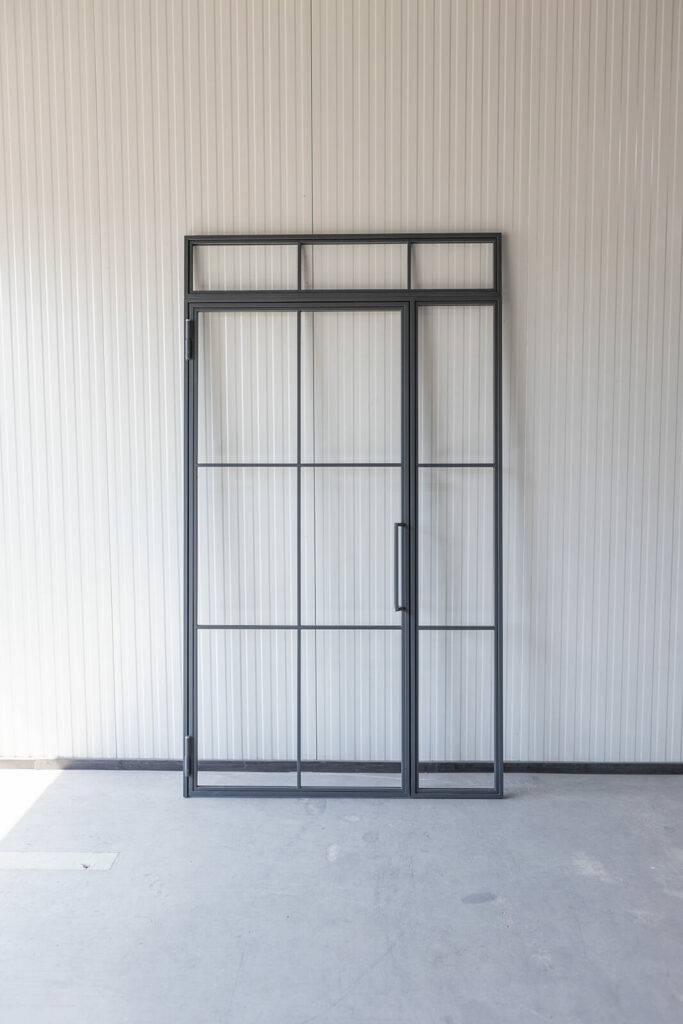 Stahl Meister Loft Stahl Tuer Einzeltuer Drehtuer Glastrennwand Stahltuer Glastuer Windfang Bauhaus Tuer Metall Filigraner Rahmen 826a0499