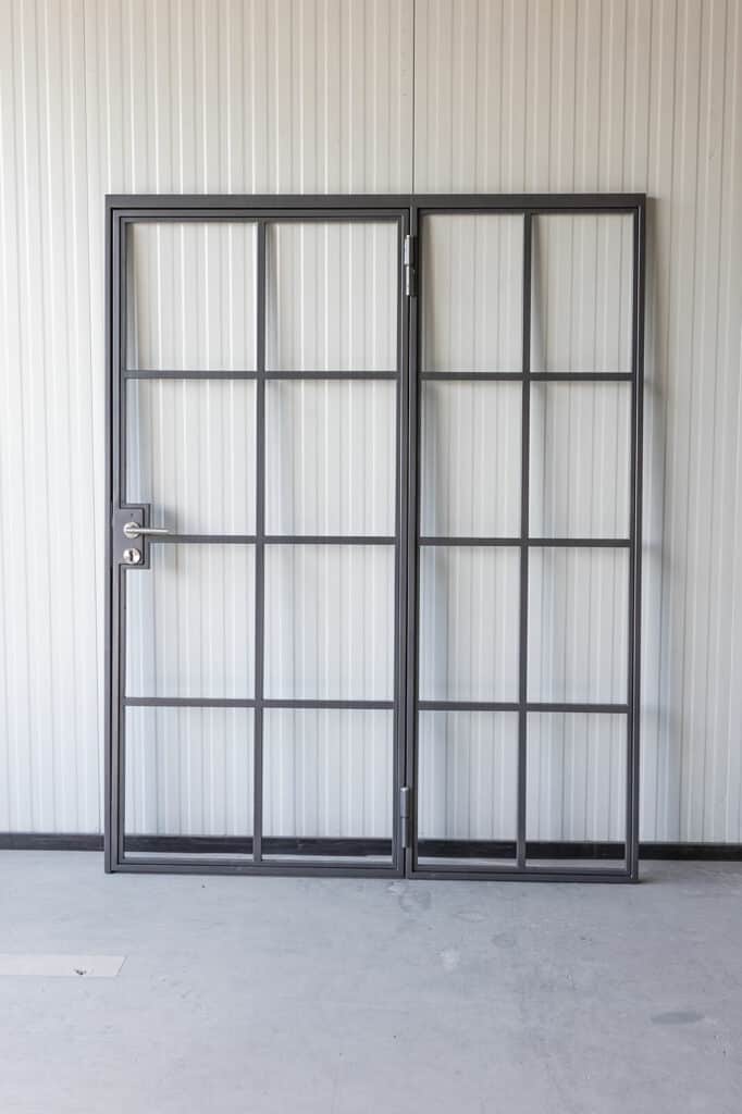 Stahl Meister Stahl Loft Tuer Glastrennwand Drehtuer Glastuer Metalltuer Windfang Loft Designtuer Bauhaustuer Schlosskasten Abschliessen Schloss Tuerdruecker 826a0466
