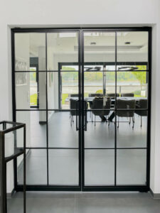 Stahl Meister Stahl Loft Tuer Pendeltuer Doppeltuer Pivot Schwingtuer Designtuer Stahlrahmen Loftdoor Windfang Raumtrenner Img 7816