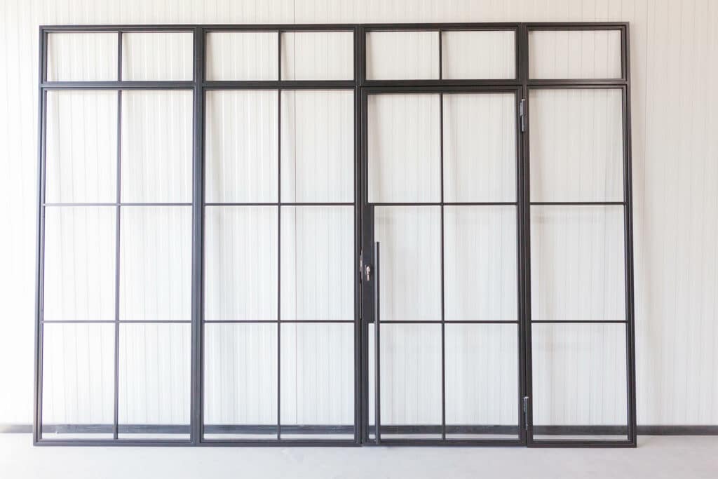 Stahl Meister Stahlmeister Raumtrenner Glastrennwand Drehtuer Abschliessbar Designtuer Stahlrahmen Lofttür Loftdoor Steel Door Metallrahmen Windfang Img 3298