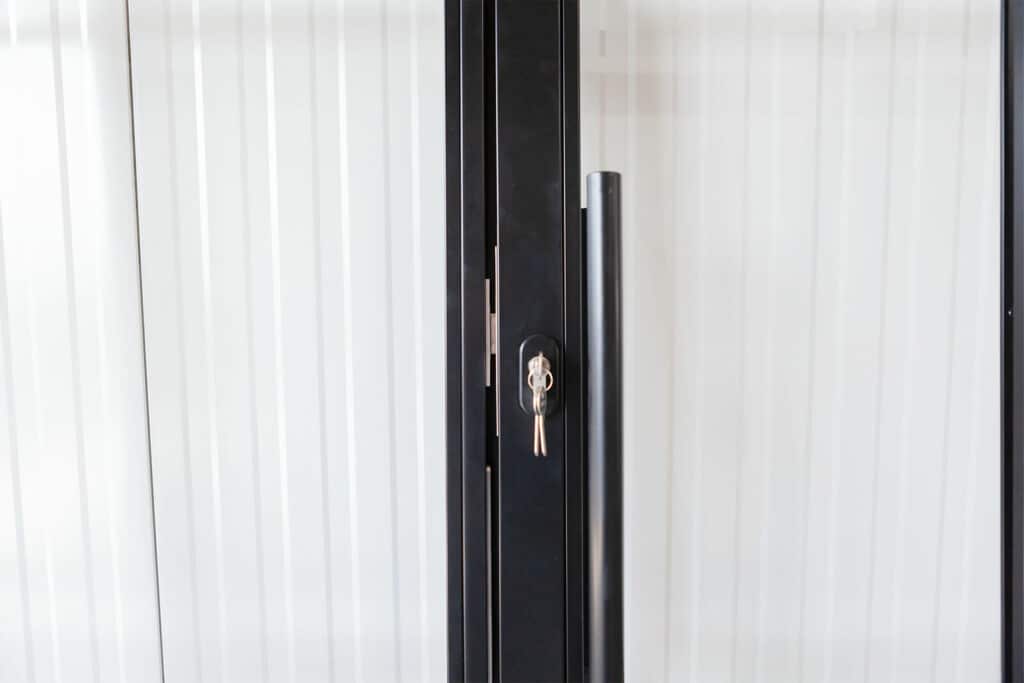 Stahl Meister Stahlmeister Raumtrenner Glastrennwand Drehtuer Abschliessbar Designtuer Stahlrahmen Lofttür Loftdoor Steel Door Metallrahmen Windfang Img 3301