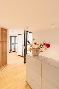 Stahl Meister Stahlmeister Stahl Loft Tuer Pivot Schwingtuer Windfang Glastrennwand Buero Praxis Designtuer Raumtrenner Loft Industrial Style Img 4843