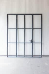 Stahl Meister Stahlmeister Stahl Loft Tuer Windfang Glastrennwand Drehtuer Raumtrenner Lofttuer Designtuer Glastuer 826a0975