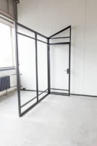 Stahl Meister Stahlmeister Tuer Lofttuer Glastrennwand Drehtuer Eck Dachschraege Windfang Designtuer 826a1297