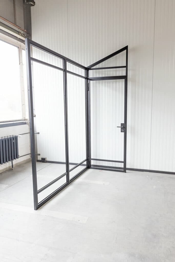 Stahl Meister Stahlmeister Tuer Lofttuer Glastrennwand Drehtuer Eck Dachschraege Windfang Designtuer 826a1297