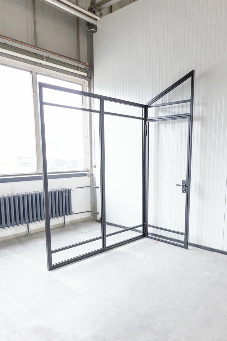 Stahl Meister Stahlmeister Tuer Lofttuer Glastrennwand Drehtuer Eck Dachschraege Windfang Designtuer 826a1298
