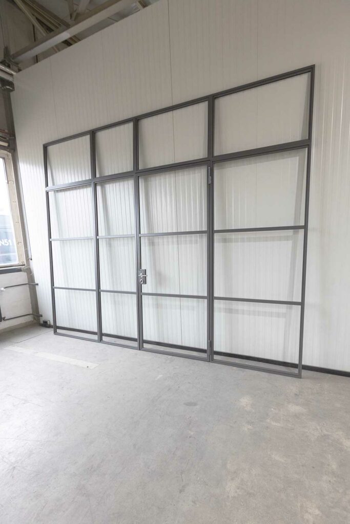 Stahl Meister Stahlmeister Glastrennwand Raumtrenner Drehtuer Lofttuer Stahlrahmen Stahl Loft Tuer Windfang Office Buero Glaswand 826a1372