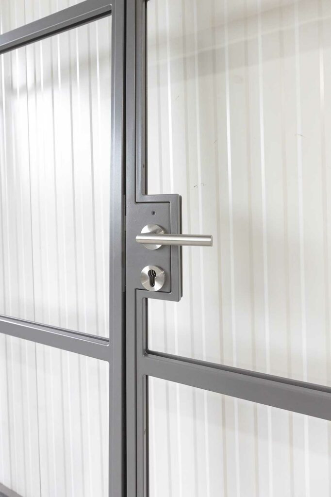 Stahl Meister Stahlmeister Glastrennwand Raumtrenner Drehtuer Lofttuer Stahlrahmen Stahl Loft Tuer Windfang Office Buero Glaswand 826a1373
