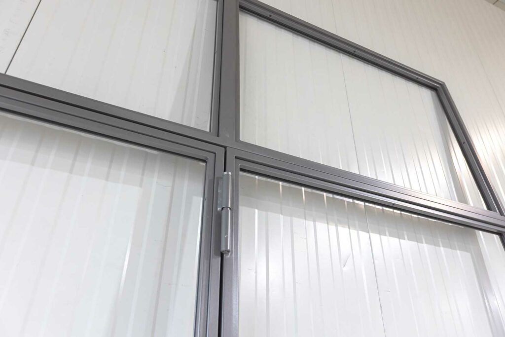 Stahl Meister Stahlmeister Glastrennwand Raumtrenner Drehtuer Lofttuer Stahlrahmen Stahl Loft Tuer Windfang Office Buero Glaswand 826a1375