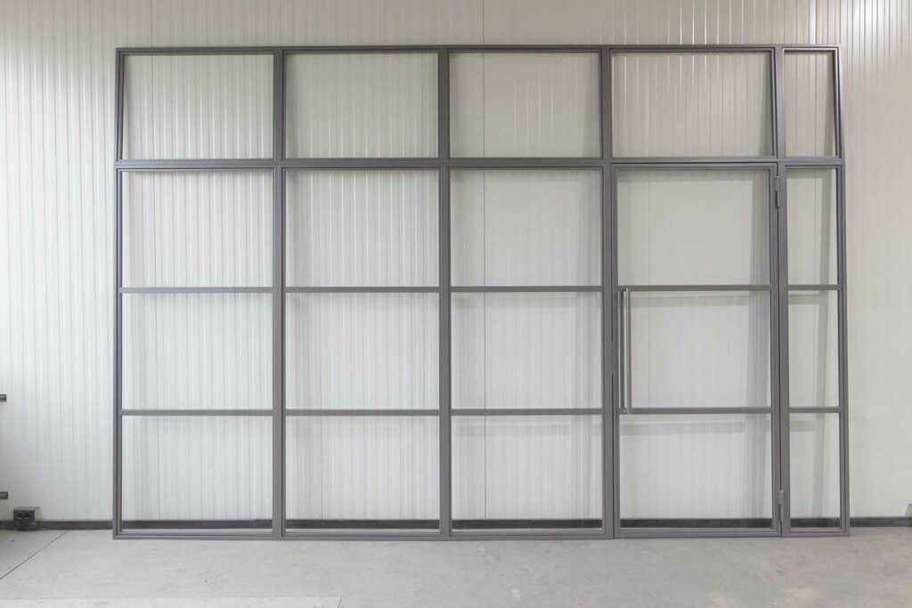 Stahl Meister Stahlmeister Glastrennwand Windfang Raumtrenner Buero Stahl Loft Tuer Drehtuer Office Bueroraum 826a1378