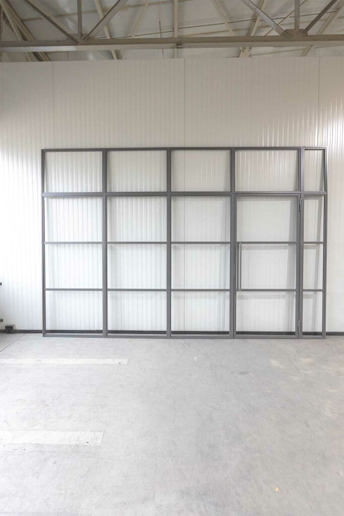 Stahl Meister Stahlmeister Glastrennwand Windfang Raumtrenner Buero Stahl Loft Tuer Drehtuer Office Bueroraum 826a1379